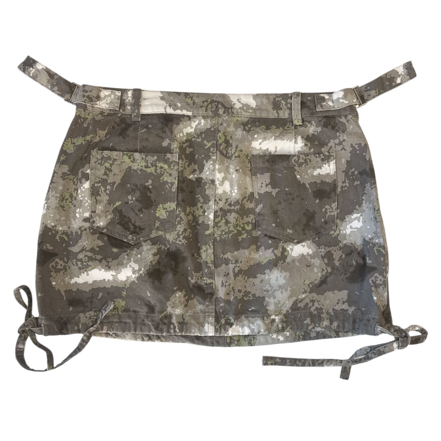 AKIRA CAMO MINI SKIRT WITH UTILITY POCKETS – SIZE LARGE