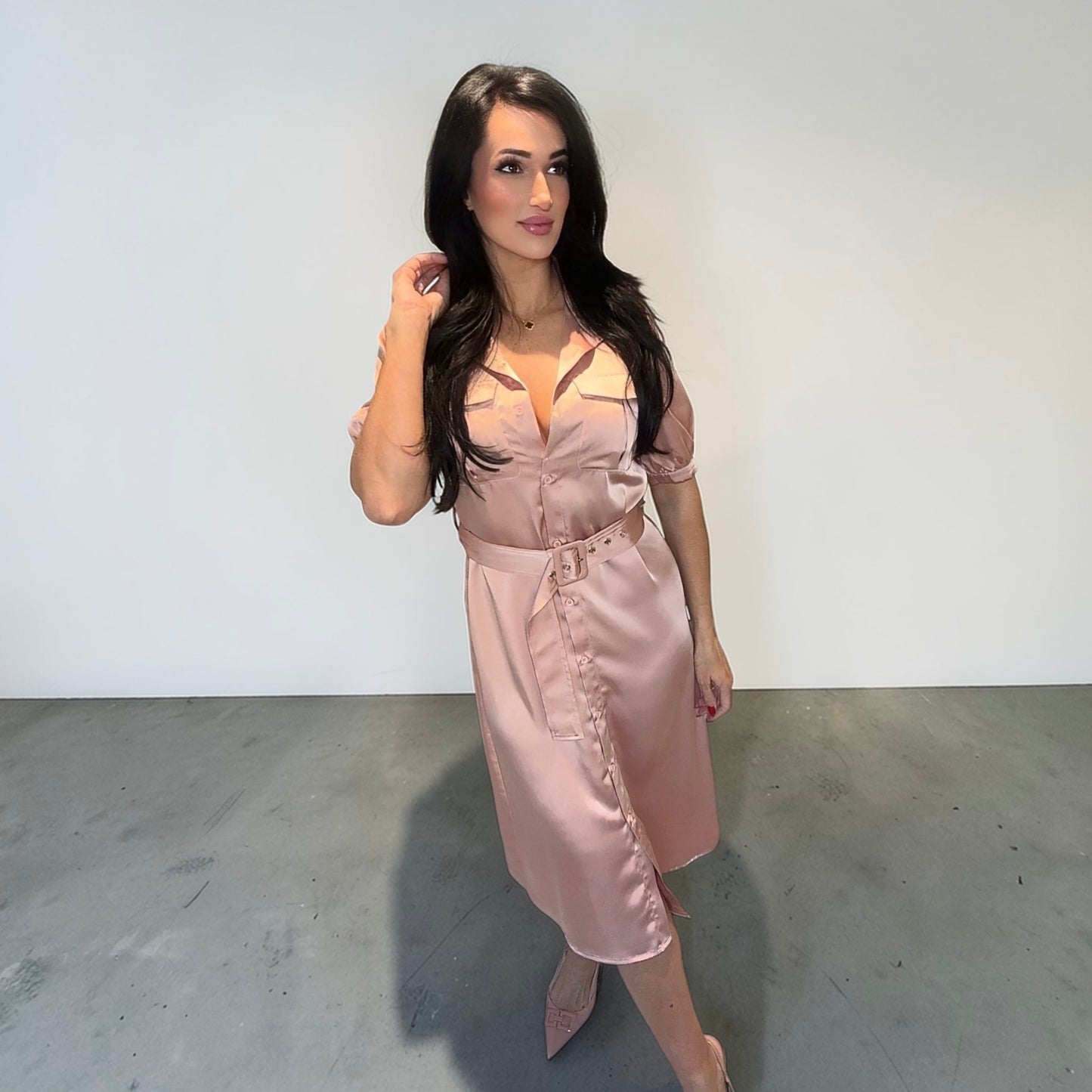 WOMEN'S SHORT SLEEVE BUTTON UP BELTED SATIN MIDI DRESS