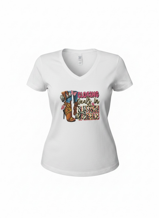 CLOSING DEALS IN HEELS GRAPHIC TEE – SIZE LARGE