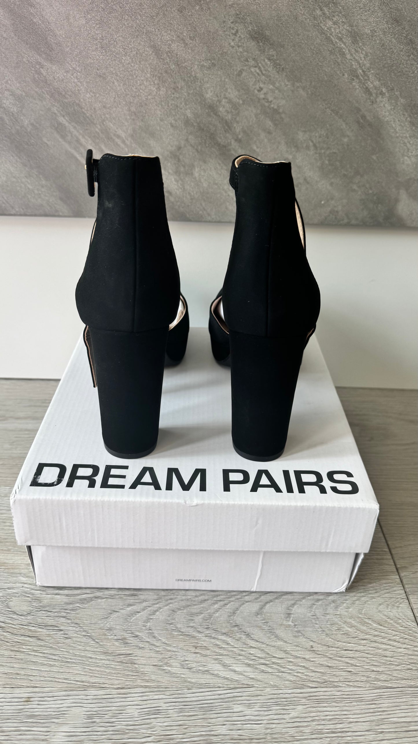 DREAM PAIRS BLACK PLATFORM HEELS – SIZE 8 – NEW WITH BOX