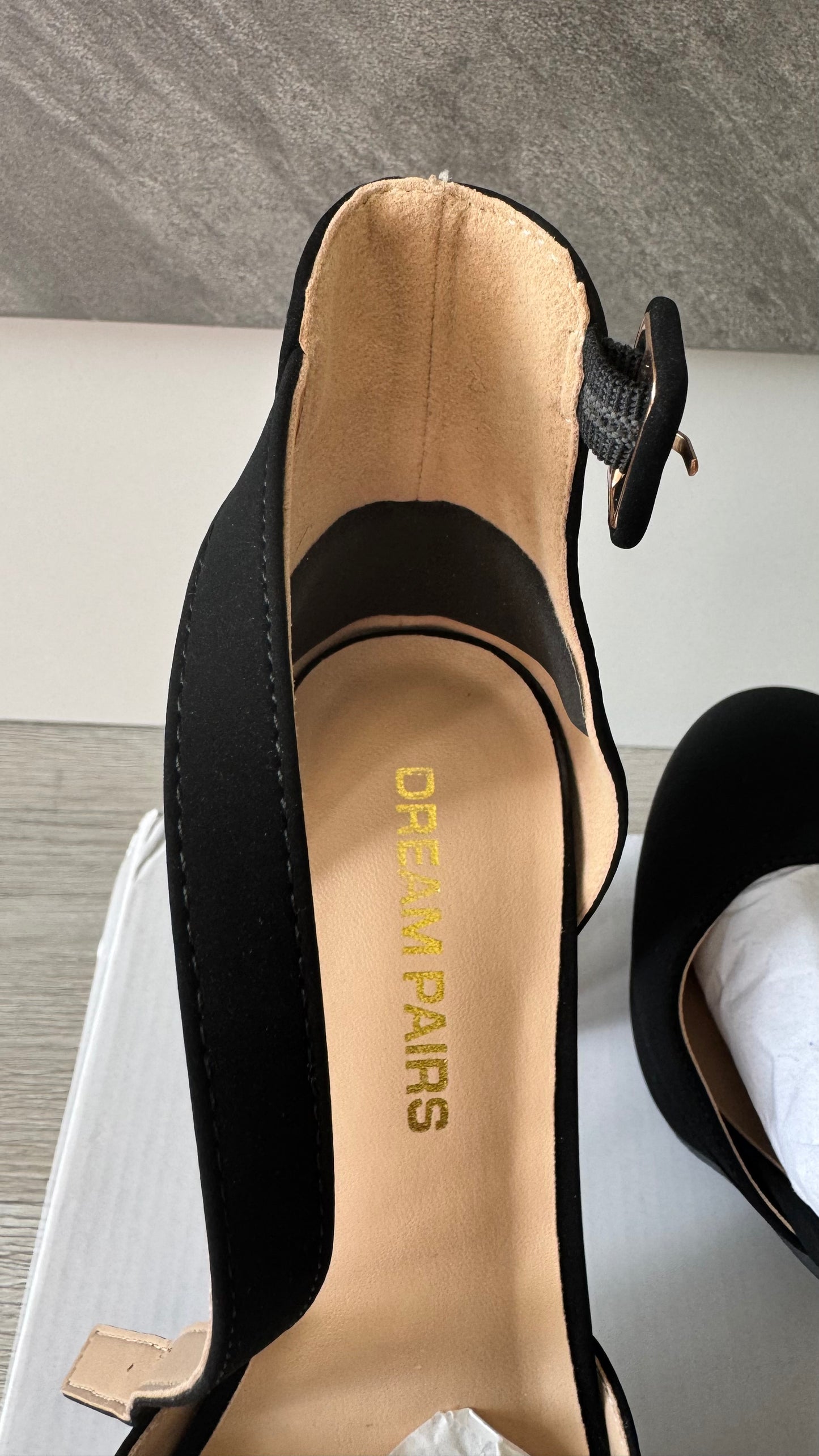DREAM PAIRS BLACK PLATFORM HEELS – SIZE 8 – NEW WITH BOX