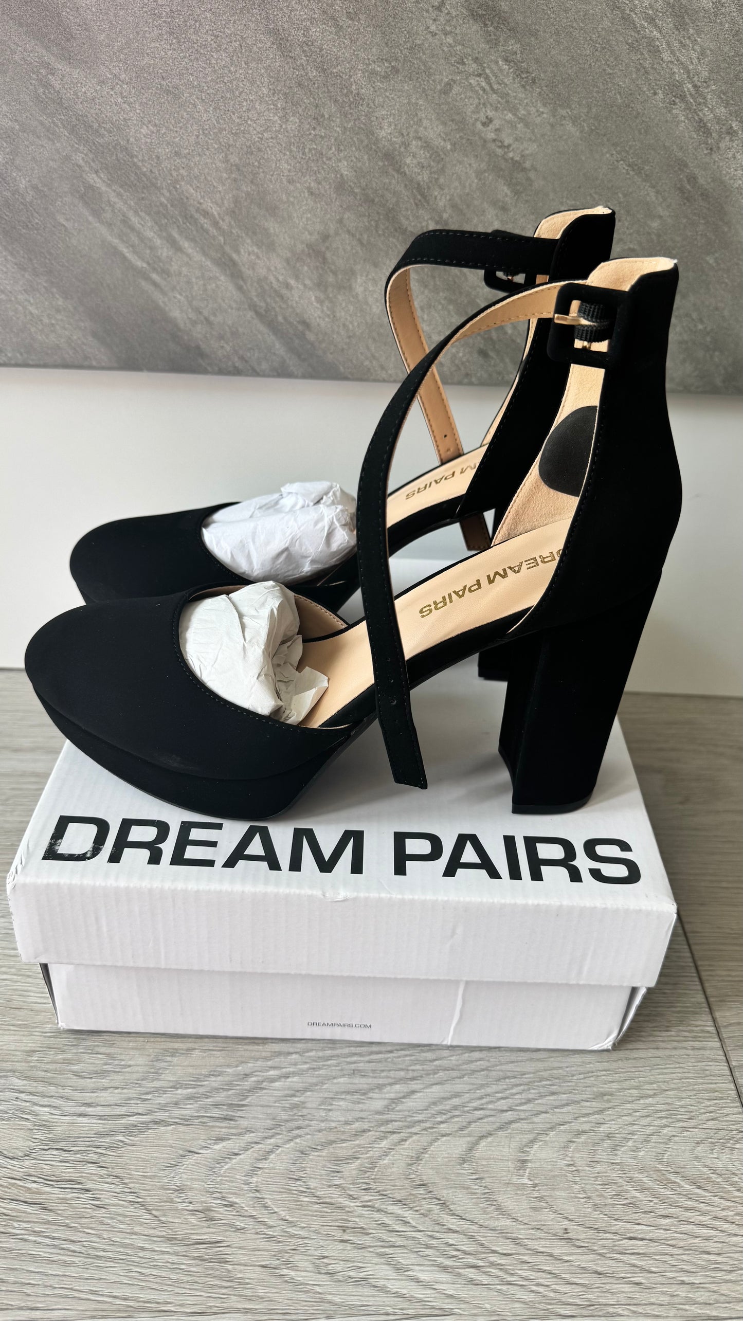 DREAM PAIRS BLACK PLATFORM HEELS – SIZE 8 – NEW WITH BOX