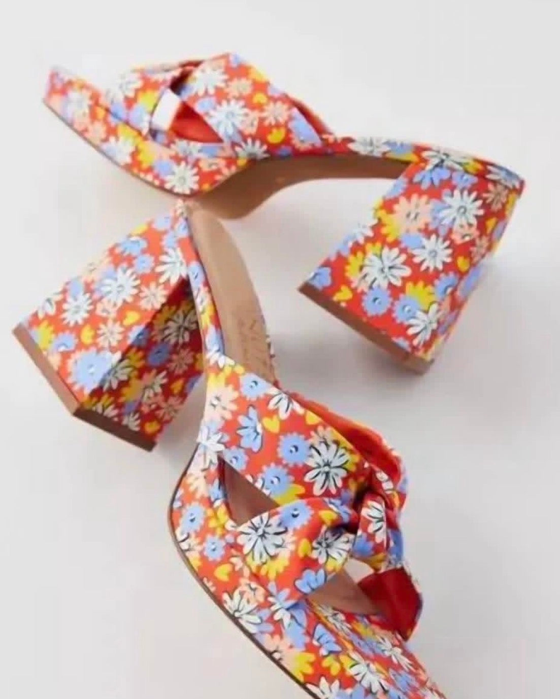 COCONUTS BY MATISSE FLORAL PLATFORM BLOCK HEELS – SIZE 8