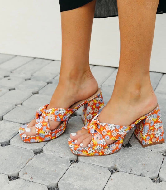 COCONUTS BY MATISSE FLORAL PLATFORM BLOCK HEELS – SIZE 8