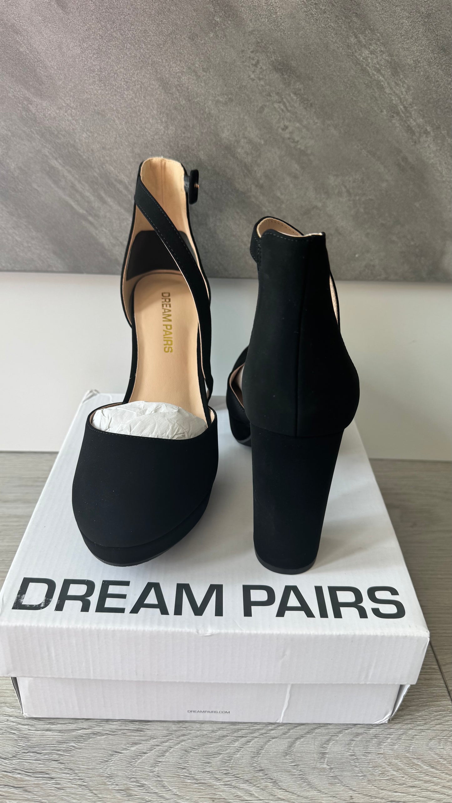 DREAM PAIRS BLACK PLATFORM HEELS – SIZE 8 – NEW WITH BOX